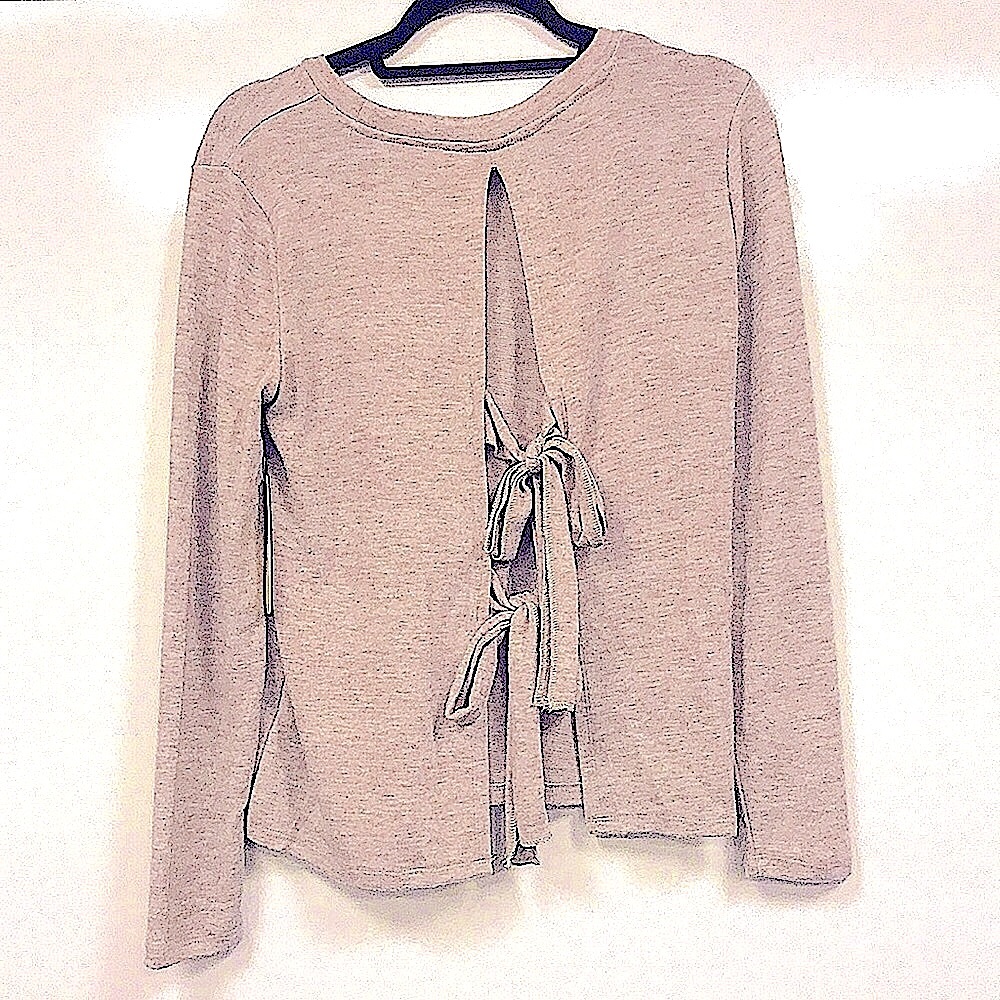 Long sleeve open back with bows